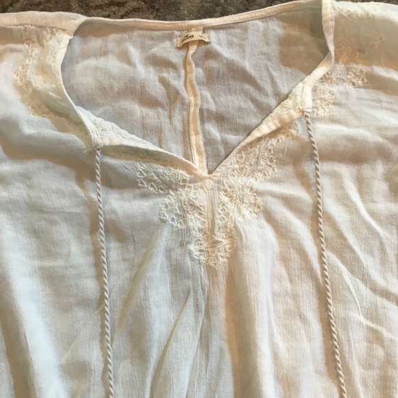 Cream blouse from Hollister. - Picture 3 of 3